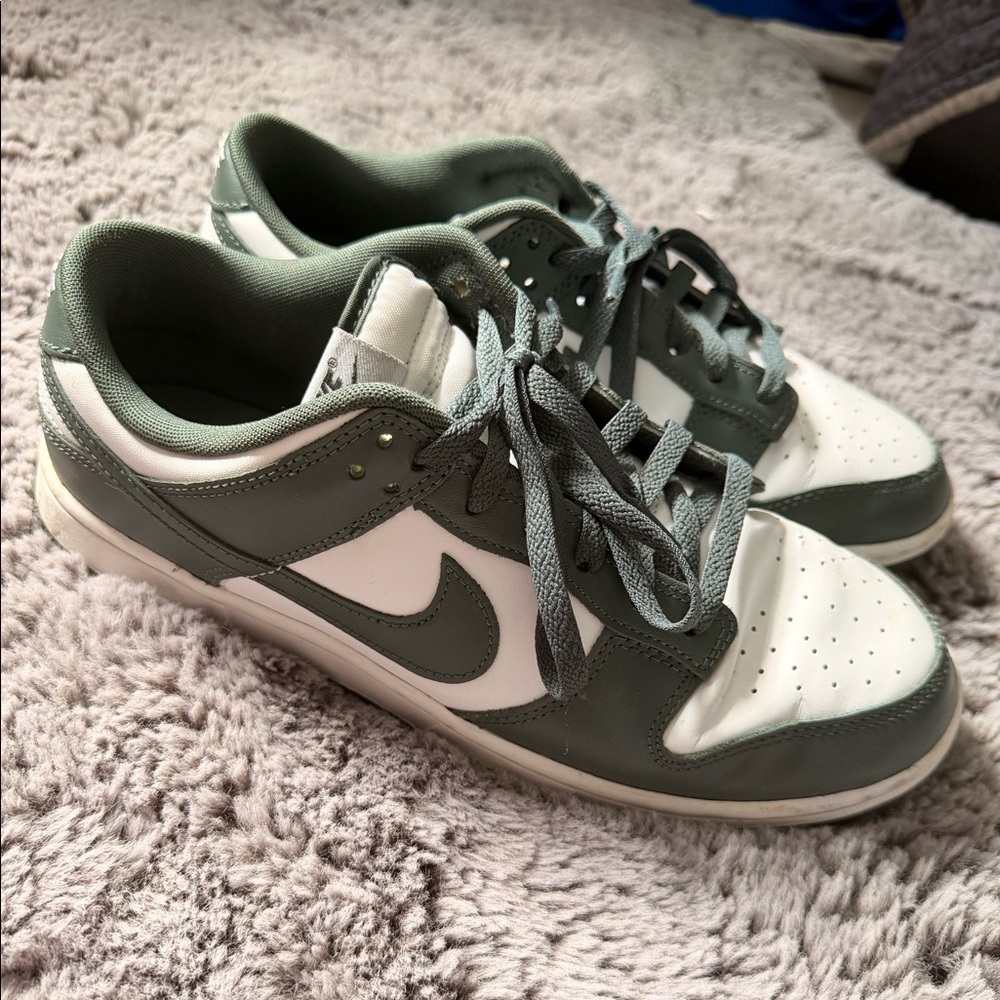 Nike dunk Low size 10.5
